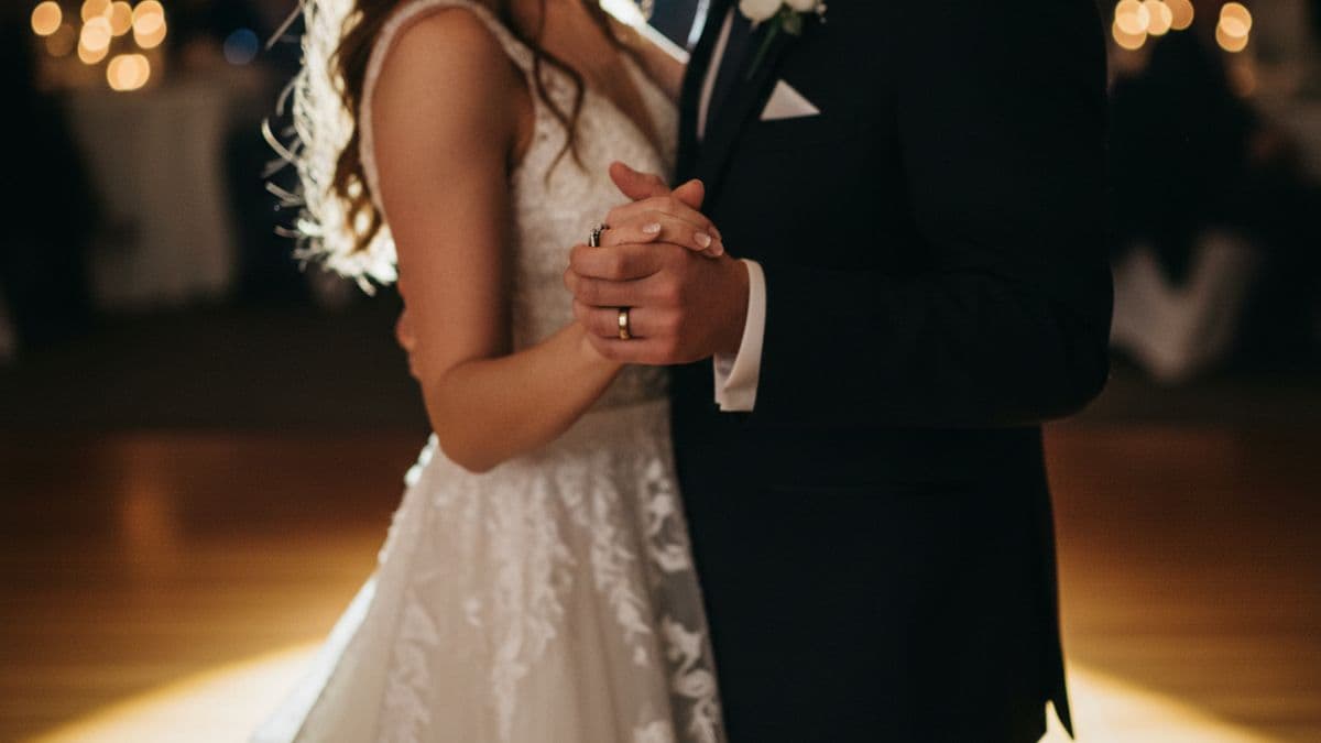 The Best Slow Dance Songs for Your Wedding